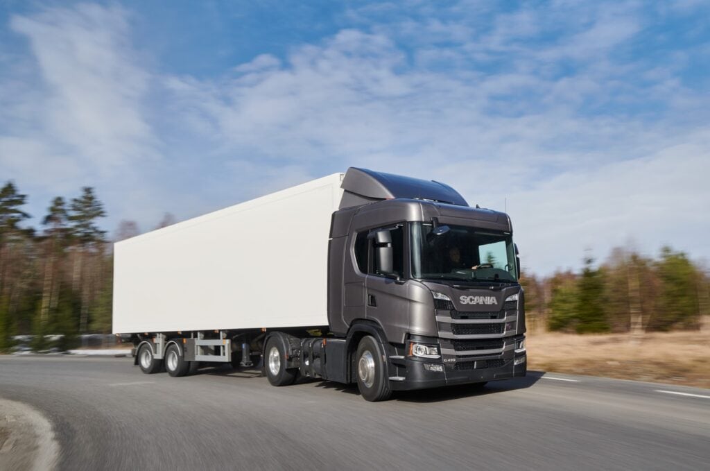 Scania G 410 4x2 CNG with city trailer